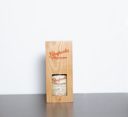 Glenfarclas 1998 Family Cask #1698 / Spring 2017