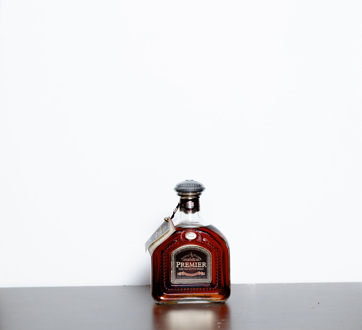 Johnnie Walker Premier Rare Old Scotch Whisky (1980s) – Blended Scotch Whisky, 75cl, 43% ABV (Duty Free Release, Numbered Certificate DB03062)