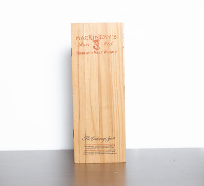 Mackinlay’s Shackleton Replica (1st Edition) – Blended Scotch Whisky, 70cl, 47.3% ABV (Limited 50,000) – Signed by Ernest Shackleton’s Daughter (With Wooden Case)