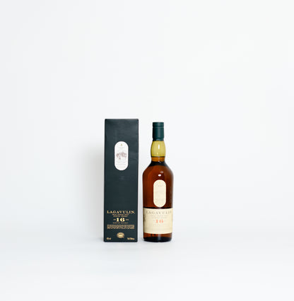 Lagavulin 16 Year Old – Islay Single Malt Scotch Whisky, 43% ABV, 70cl